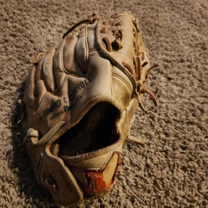 MacGregor Howard and Carroll 500 Softball/Baseball Glove 12"