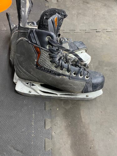 Easton Hockey Skates 10 (Used)