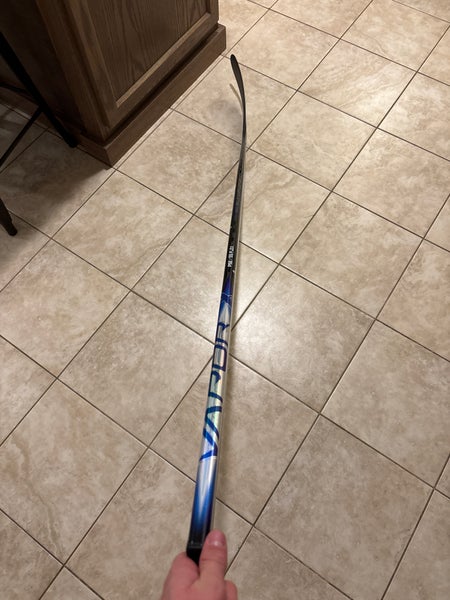 Intermediate Bauer Vapor FlyLite Right Handed Hockey Stick P92 55 Flex (New)