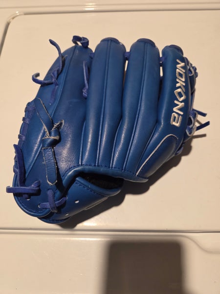 Infield RH Nokona SKN6 Baseball Glove 11.5" (Used)