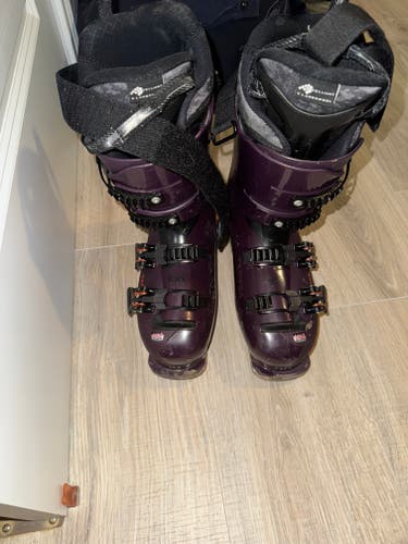 24.5 Women's Tecnica Cochise Ski Boots Medium Flex (Used)