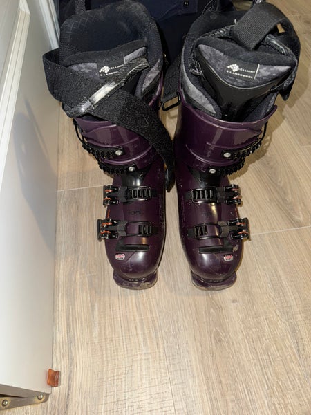 24.5 Women's Tecnica Cochise Ski Boots Medium Flex (Used)