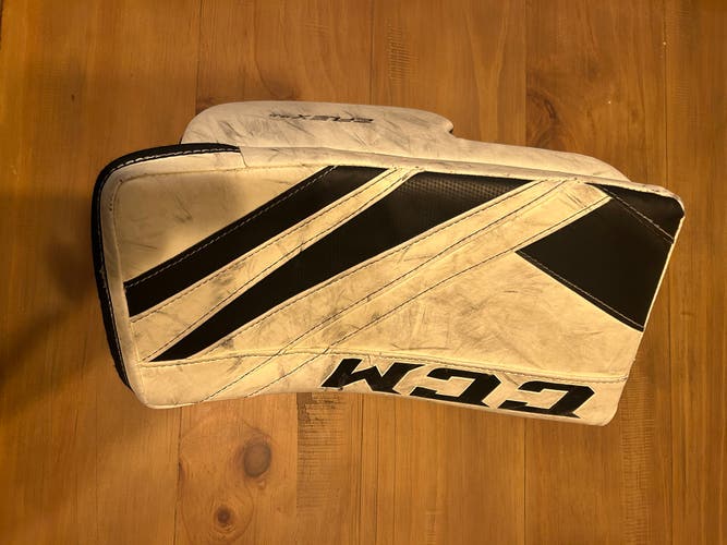 CCM Extreme Flex E5.5 Regular (Used)