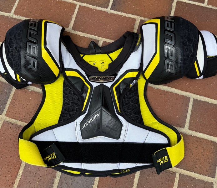Men's Small Bauer Supreme Ignite Pro Shoulder Pads (Used)