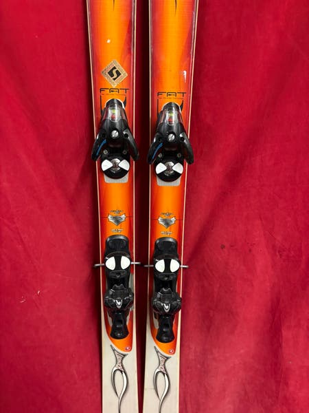Skis: Rossignol Bandit 176 cm All Mountain Skis With Bindings