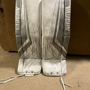 33" 2020 Vaughn V10 Pro Carbon Goalie Leg Pads (Used)