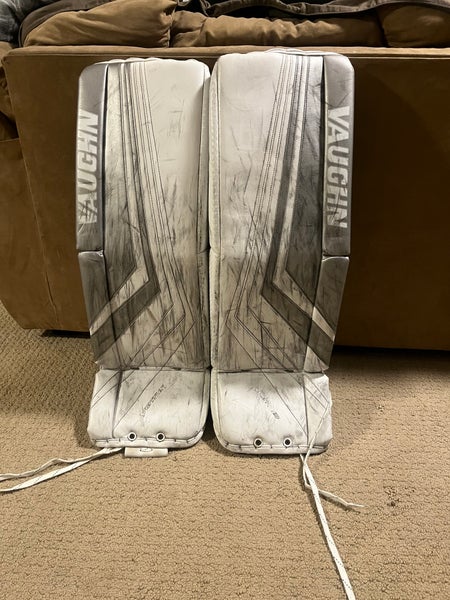 33" 2020 Vaughn Ventus SLR2 Goalie Leg Pads (Used)