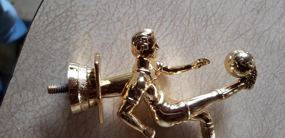 TROPHY SHOP CLOSED - NEW MALE SOCCER FIGURE KICKER  5" PLASTIC  - LOT OF 15