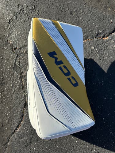 CCM EFlex 6 Regular (New) NHL Vegas Knight’s Pro Return Blocker WOW