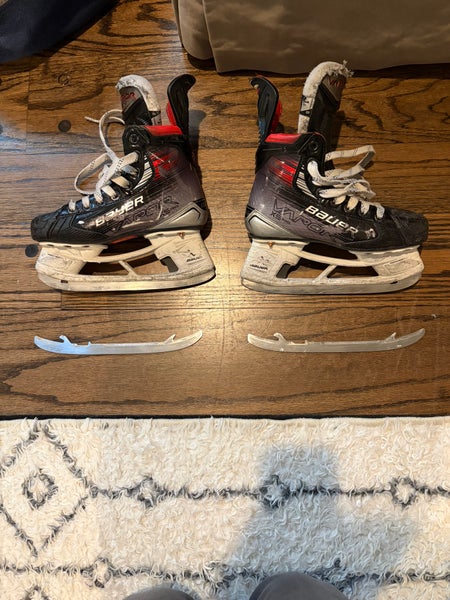2024 Bauer Vapor X5 Pro Hockey Skates Regular Width Size 1.5 (Used)