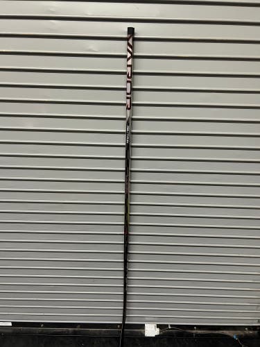 Senior Bauer Vapor Hyperlite 2 Right Handed Hockey Stick P28 77 Flex (Used)