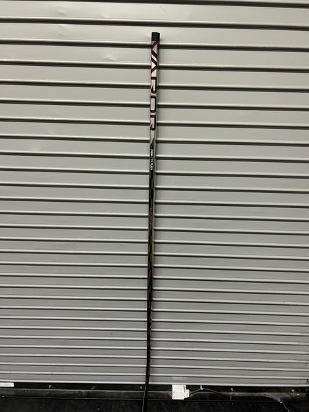 Senior Bauer Vapor Hyperlite 2 Right Handed Hockey Stick P28 77 Flex (Used)