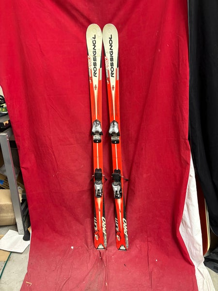 Skis: Rossignol axium 162 cm Skis (Used)