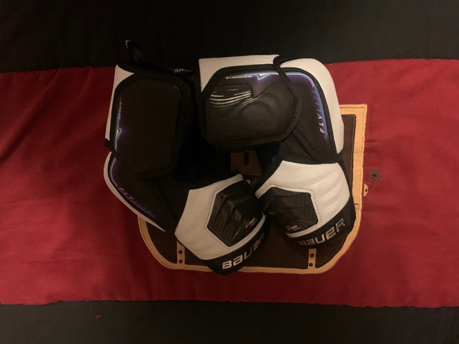 Senior Medium Bauer Elbow Pads (New)