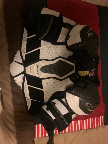 Large Senior CCM Ultra Tacks Pro Shoulder Pads Pro Stock (Used)