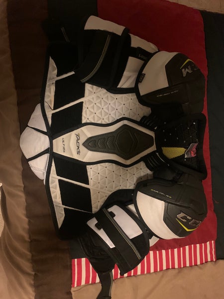 Large Senior CCM Ultra Tacks Pro Shoulder Pads Pro Stock (Used)