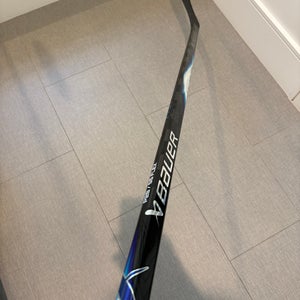 Intermediate Bauer Vapor FlyLite Left Hand Hockey Stick P28 55 Flex (New)
