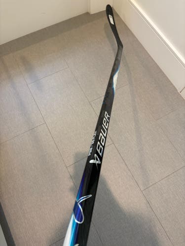 Intermediate Bauer Vapor FlyLite Left Hand Hockey Stick P28 55 Flex (New)