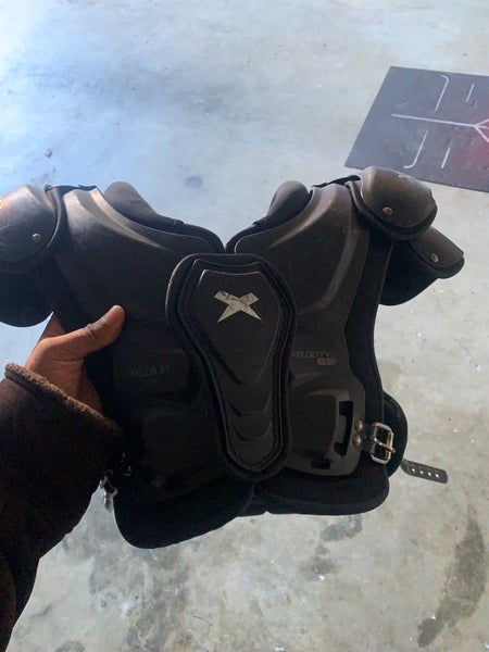 Medium Youth Xenith Velocity Pro Light Shoulder Pads (Used)