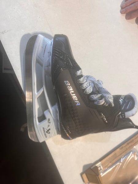 2024 Bauer Supreme Shadow Hockey Skates Regular Width 7.5 (Used)