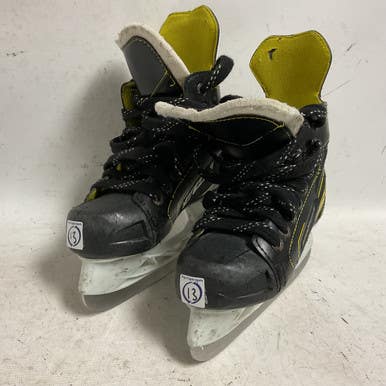 Used CCM SUPER TACKS 9350 Youth Hockey Skate Youth 13.0 11855-S000195092