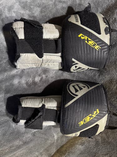 Warrior RX3E Knee Guards JR (Used)