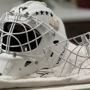 Victory V8 Goalie Mask - Medium - USED
