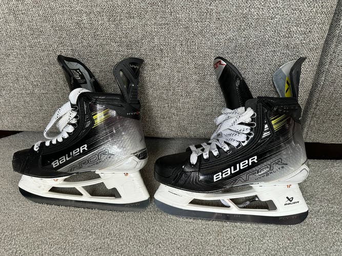 2024 Bauer Vapor Hyperlite 2 Hockey Skates Size 5.5 (Used)