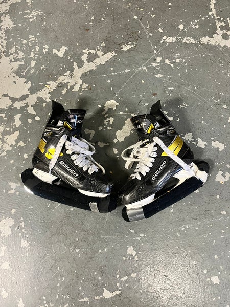 2020 Bauer Supreme Ultrasonic Hockey Skates Regular Width 8 (Used)