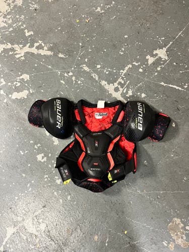 Medium Intermediate Bauer Vapor 3X Pro Shoulder Pads (Used)