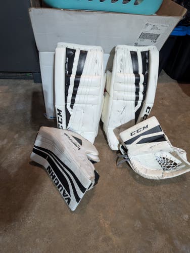 20" CCM Extreme Flex ll 760 Regular Goalie Full Set (Used)