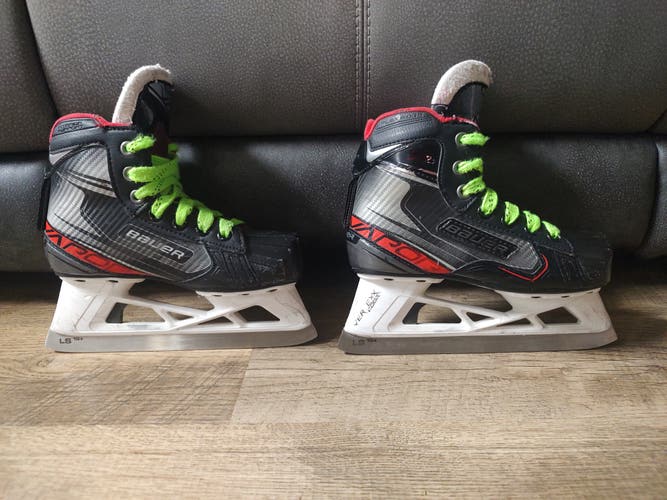 Bauer Vapor X2.7 Hockey Goalie Skates Regular Width Size 1 (Used)