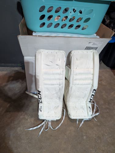 22" CCM Extreme Flex E3.5 Goalie Leg Pads (Used)