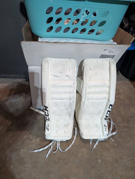 22" CCM Extreme Flex E3.5 Goalie Leg Pads (Used)