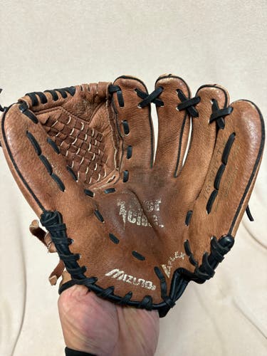 RH Mizuno Prospect Baseball Glove 11" (Used)