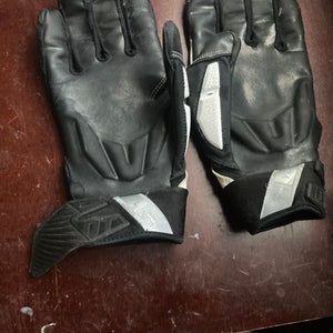 White Large Youth Nike D tackle Gloves (Used)
