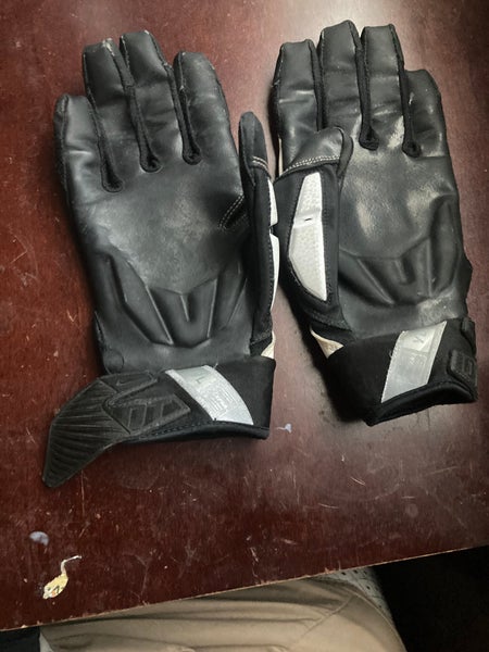 White Large Youth Nike D tackle Gloves (Used)