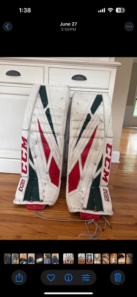 33" CCM Extreme Flex 4 Goalie Leg Pads (Used)