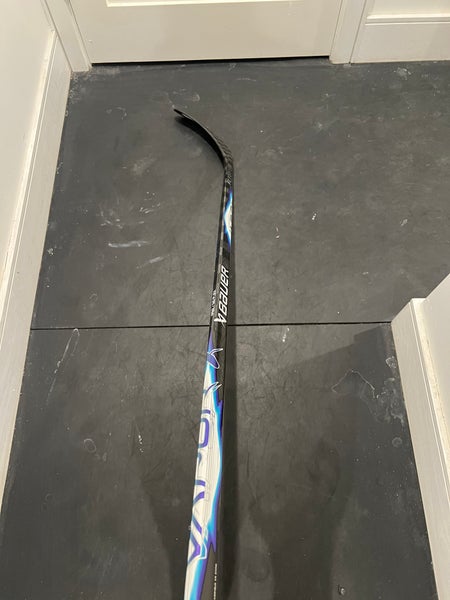 Intermediate Bauer Vapor FlyLite Right Handed Hockey Stick P92 65 Flex (New)
