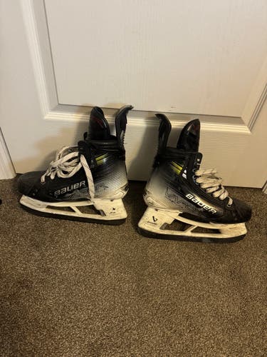 2024 Bauer Vapor Hyperlite 2 Hockey Skates Size 6.5 (Used)