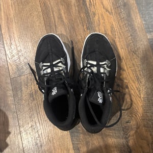 Men's Size M 9.5 (W 10.5) Nike Kyrie 6 Shoes (New)