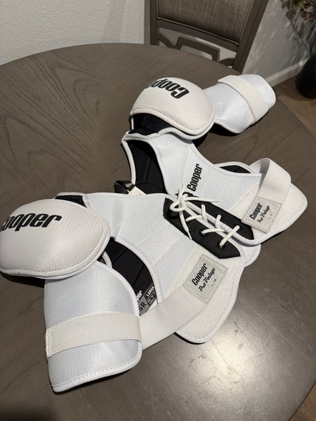 Men's Large Senior Bauer Pro Vintage Shoulder Pads (Used)