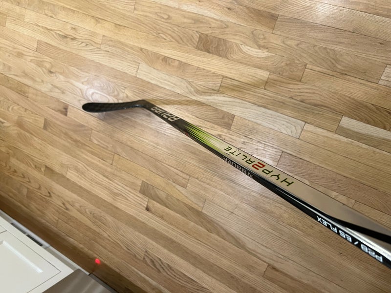 Intermediate Bauer Vapor Hyperlite 2 Left Hand Hockey Stick P28 65 Flex (Used)