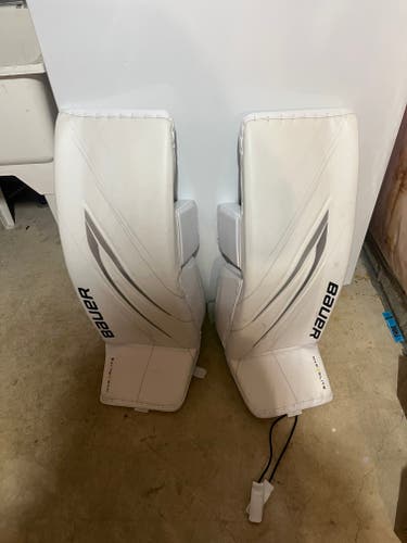 Large Bauer Vapor Hyperlite 2 Goalie Leg Pads (New)