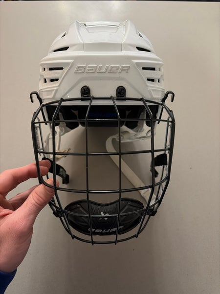 Medium Bauer Re-Akt 155 Helmet & Cage Combo (Used)