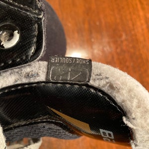 Bauer Supreme S27 Hockey Goalie Skates Regular Width Size 4 (Used)