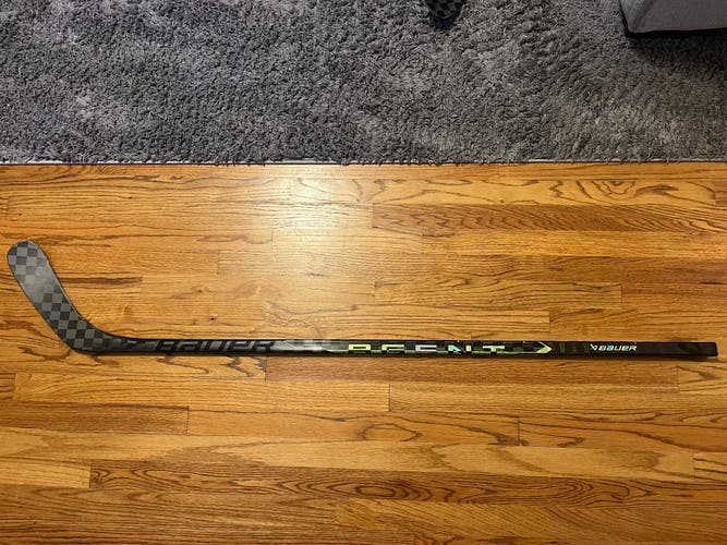 Intermediate Bauer AG5NT Right Handed Hockey Stick P92 50 Flex (New)