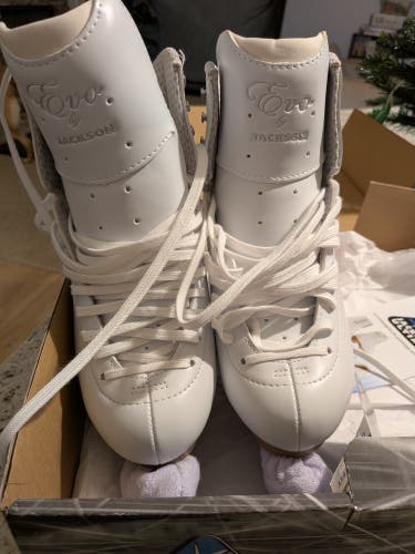 Jackson Ultima Figure Skates C Adult 6 (Used)