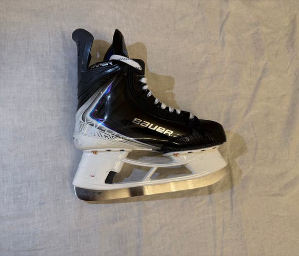 2025 Bauer Vapor Flylite Hockey Skates Regular Width 6.5 (Like New)
