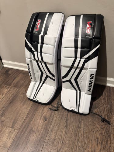 26" 2023 Vaughn Velocity V10 Goalie Leg Pads (New)